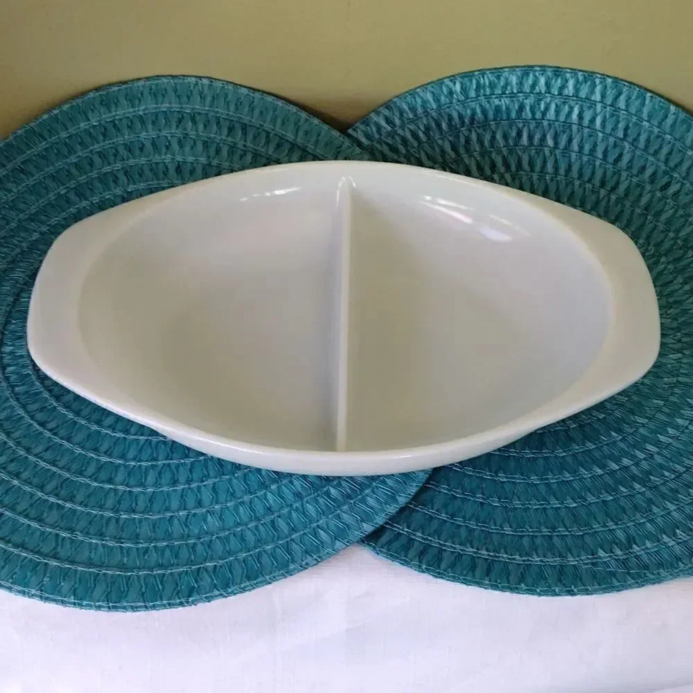 Pyrex‎ VTG White Milk Glass 1.5 Qrt Divided Oval Serving Dish Bowl
